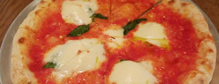 Pizza Pazza is one of Locais curtidos por Michael.
