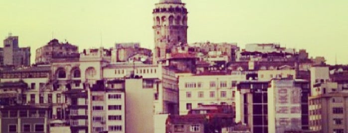 Eminönü is one of İstanbul.