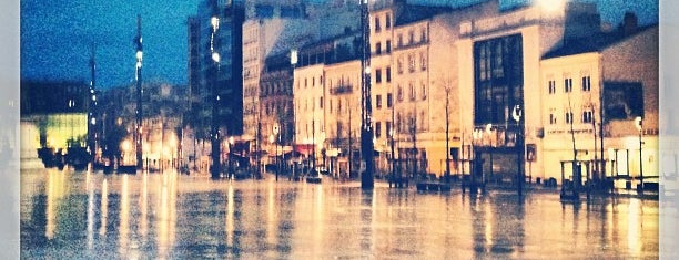 Place de Jaude is one of Elodieさんのお気に入りスポット.