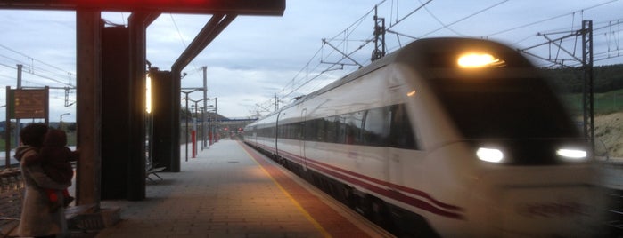 Estación de Burgos-Rosa Manzano is one of Estaciones de Tren.