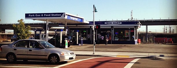 Park Gas & Food is one of สถานที่ที่ H ถูกใจ.