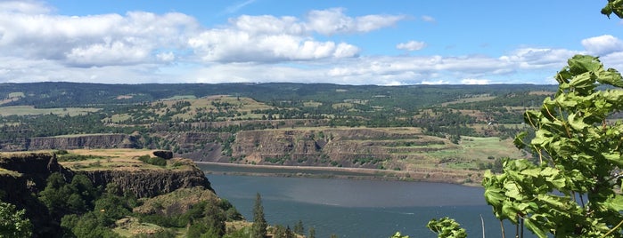 Rowena Crest is one of TRAVEL OREGON.