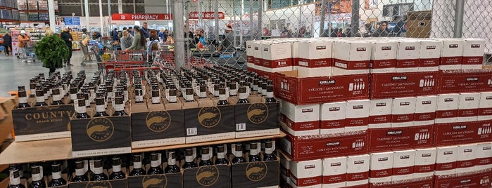 Costco is one of Bryanさんのお気に入りスポット.