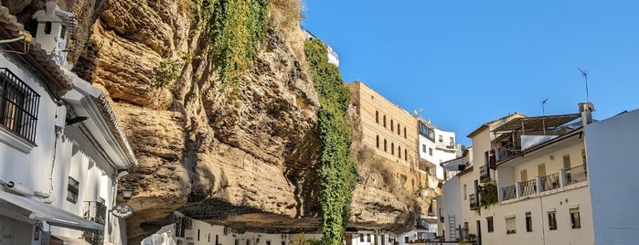 Setenil de las Bodegas is one of Lugares guardados de Lauren.