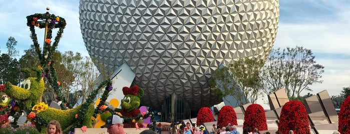 EPCOT is one of Locais curtidos por Steve.