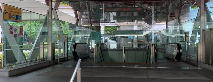 Farrer Road MRT Station (CC20) is one of SIN.