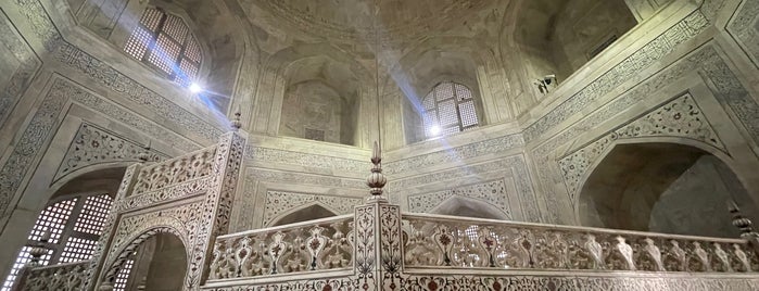 Tomb of Shah Jahan and Mumtaz Mahal is one of Lieux qui ont plu à Angela Isabel.
