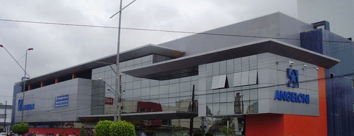 Supermercado Angeloni is one of สถานที่ที่ Tiago ถูกใจ.