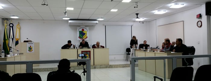 Plenário da Câmara de Vereadores Prefeito Ricardo Koehler is one of Lugares em Ilhota.