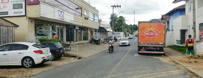 Rua Isidoro Maes is one of Lugares em Ilhota.