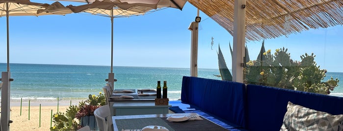 Izzy's Beach is one of Algarve where to eat & have fun.