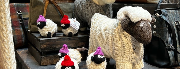 Aran Sweater Market is one of Tempat yang Disukai Cate.