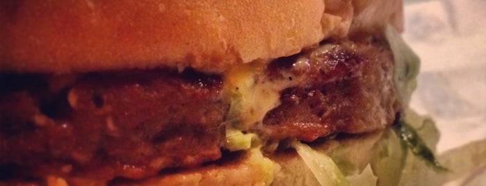 Burger & Potato is one of Fahdさんの保存済みスポット.