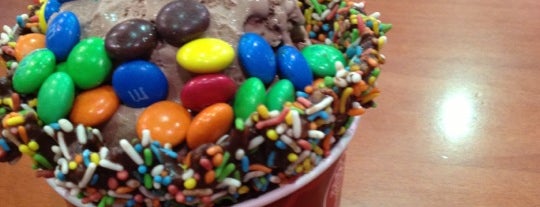 Cold Stone Creamery is one of Lugares favoritos de Maria.