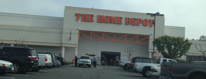The Home Depot is one of Tempat yang Disukai Mark.