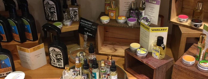LUSH 博多デイトス店 is one of デイトス名店街.