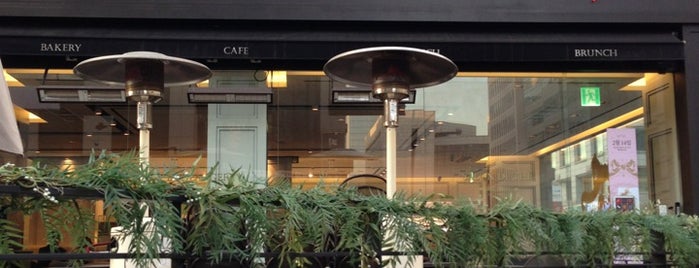 PARIS CROISSANT Café is one of สถานที่ที่บันทึกไว้ของ pin.