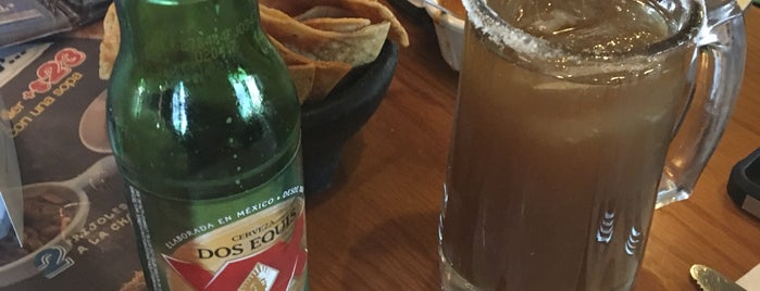 El Papalote Taco & Grill is one of สถานที่ที่ Douglas ถูกใจ.