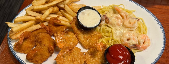 Red Lobster is one of The 7 Best Places for Cheese Sauce in Santa Clarita.