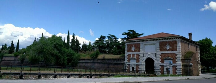 Porta San Zeno is one of สถานที่ที่ Vito ถูกใจ.