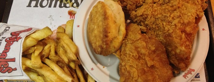 Bojangles' Famous Chicken 'n Biscuits is one of สถานที่ที่ Kate ถูกใจ.