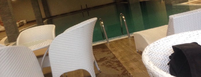 Miracle Hotel Swimming Pool is one of Tempat yang Disukai Barış.