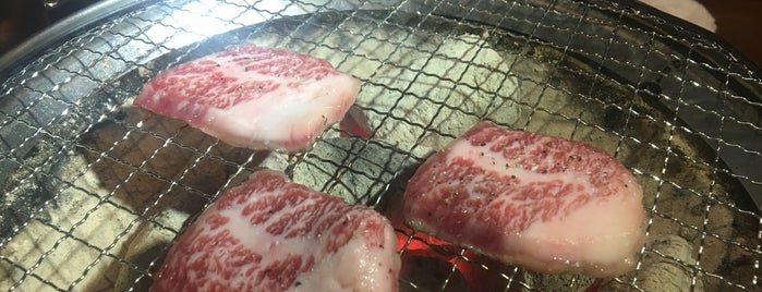 南九州産黒毛和牛 焼肉ホルモン 島津 is one of 食べに行きたい。.