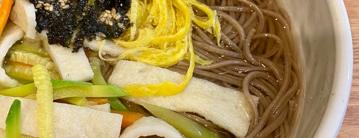 봉평메밀막국수 is one of Seoul: Restaurants- Noodle & Korean Snacks.
