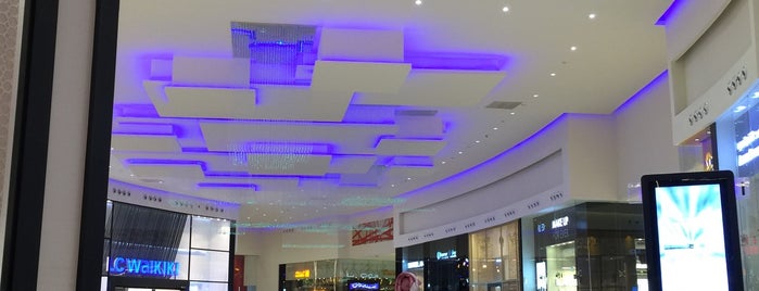 Al Nakheel Mall is one of Lieux qui ont plu à Taher.