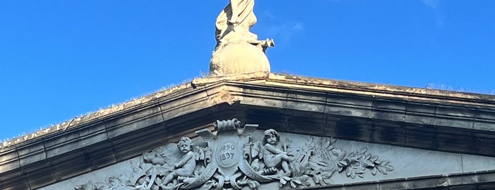 Plaza Juan Mora Fernández is one of Patrimonio Histórico de San José.