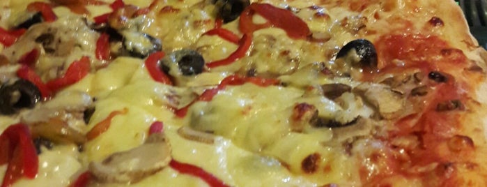 Caprara Pizzeria is one of comida.