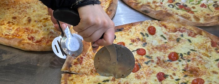 Pizza Avanti is one of Buongiorno 🥐🍮Italia 🍕🍝SKG 🇮🇹.