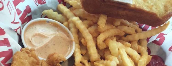 Raising Cane's Chicken Fingers is one of Locais curtidos por Ayana.