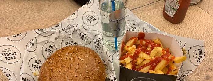 Bro‘s Burger & Kitchen is one of Locais curtidos por Can.