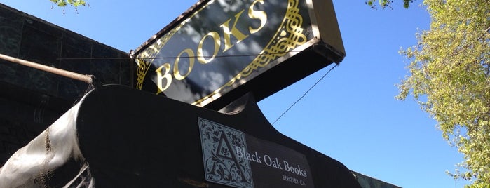 Black Oak Books is one of cnelsonさんのお気に入りスポット.
