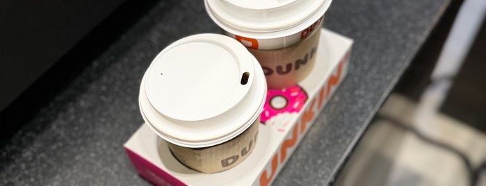 Dunkin' Donuts is one of NB🍒さんのお気に入りスポット.