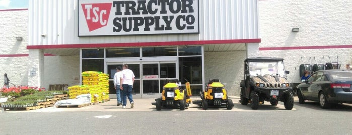 Tractor Supply Co. is one of Locais curtidos por Chris.