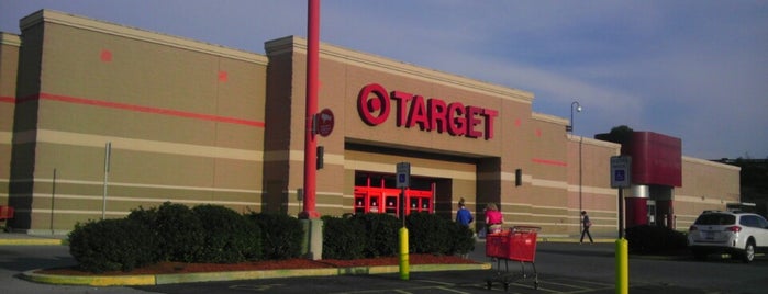 Target is one of สถานที่ที่ Stephanie ถูกใจ.