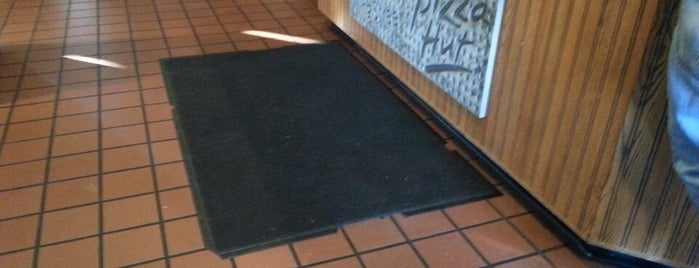 Pizza Hut is one of Thomas’s Liked Places.