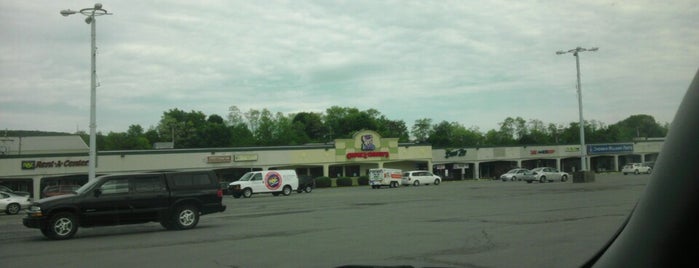 Pleasant Valley Shopping Center is one of Posti che sono piaciuti a ed.