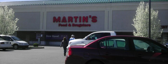 Martin's Food Market is one of Lugares favoritos de Thomas.