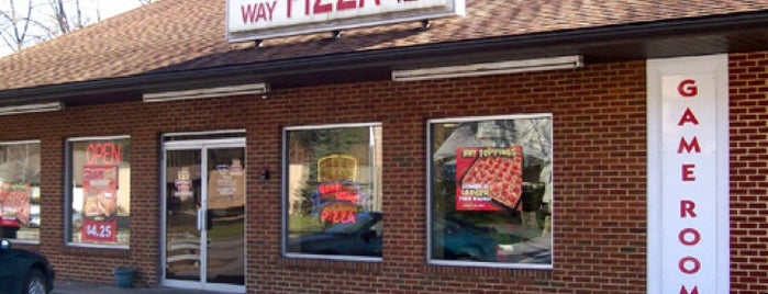 Best-Way Pizza is one of Lugares favoritos de Nick.