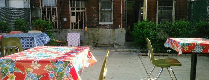Fritzl's Lunch Box is one of OUTDOOR IN NYC.