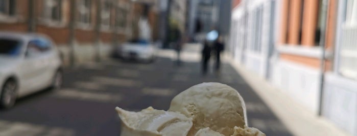 Glace Mania is one of Top 10 favorites places in Namur, Belgique.