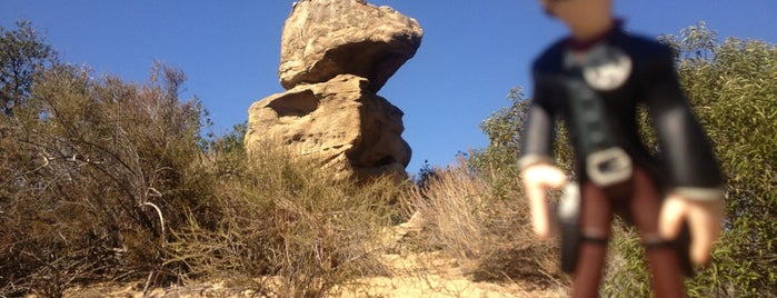 Lone Ranger Rock is one of สถานที่ที่ Erik ถูกใจ.