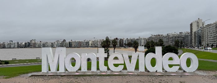 Letreiro Montevidéu is one of Passeios Montevideo.