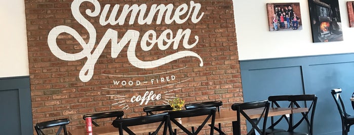 Summer Moon Coffee is one of Tempat yang Disukai Cherri.