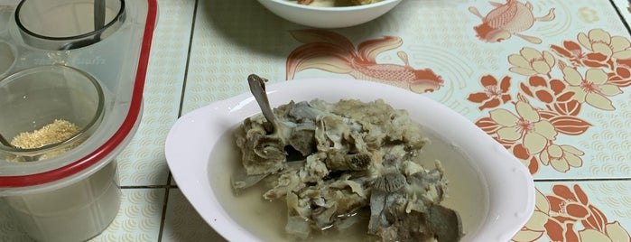 Lek Shrimp Dumpling is one of Chingmai.