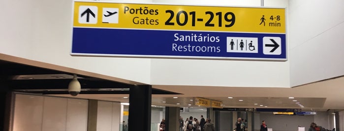 Aeropuerto Internacional de São Paulo / Guarulhos Gobernador André Franco Montoro (GRU) is one of Lugares favoritos de Caro.