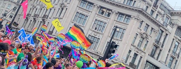 Pride in London Parade is one of Tempat yang Disukai Vincenzo.